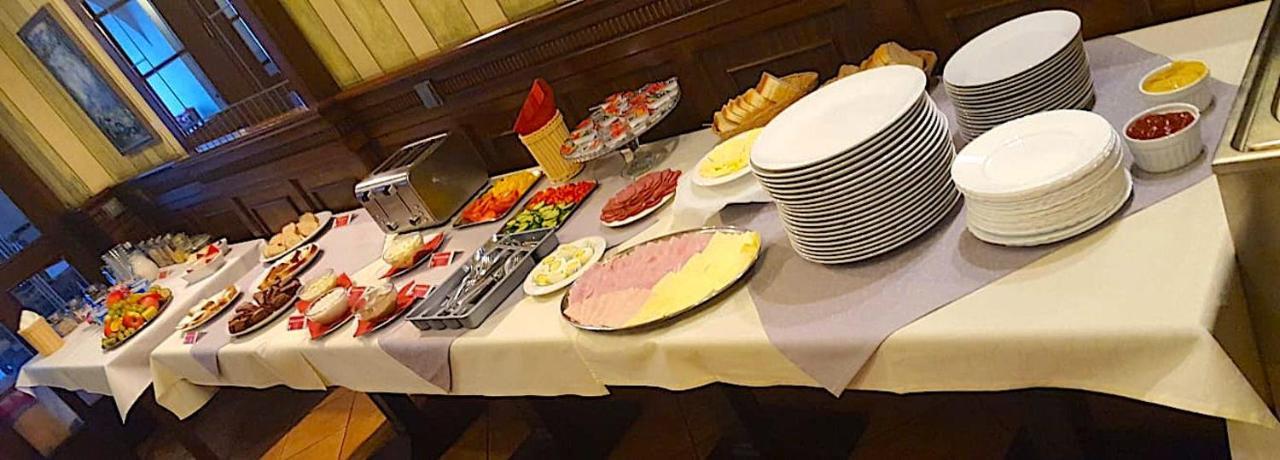 فندق La Fresca Kroměříž المظهر الخارجي الصورة